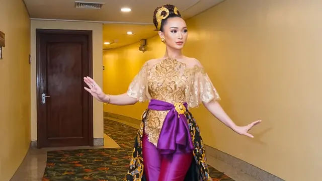FOTO: Gaya Zaskia Gotik saat Pakai Kebaya, Tampil Menawan