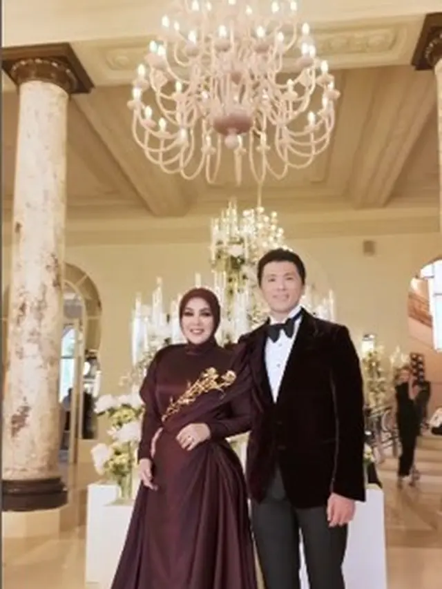 8 Potret Reino Barack Temani Syahrini di Cannes 2025