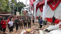 Korban Gempa di Manado Terima Bantuan Logistik