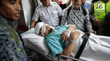 Kondisi mata kiri penyidik senior Komisi Pemberantasan Korupsi (KPK) Novel Baswedan mulai membaik. Tim dokter di Singapura akhirnya memutuskan batal melakukan operasi.