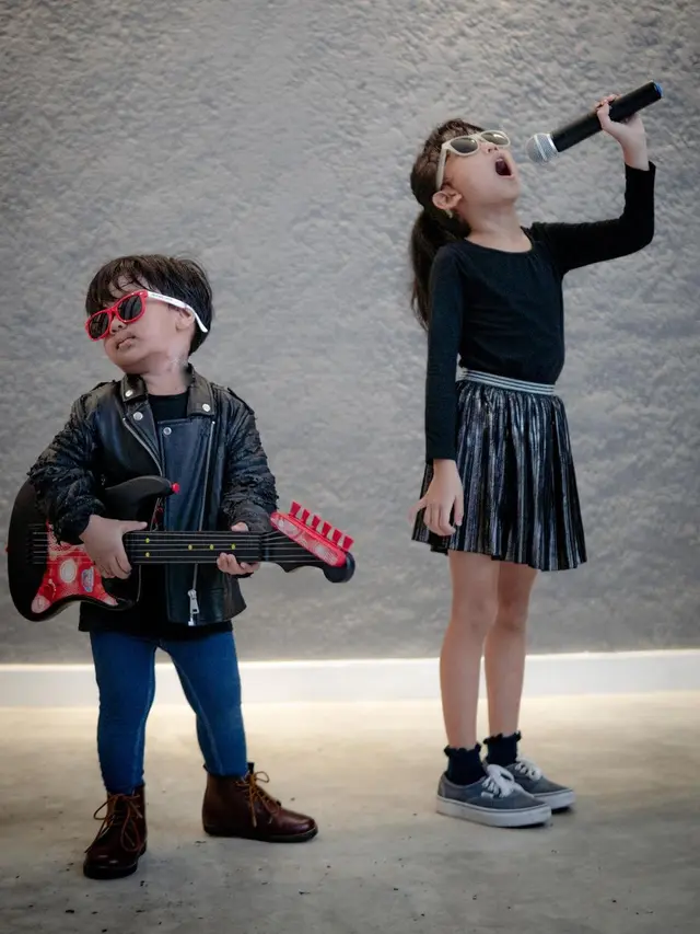 Anak Tantri Kotak Bergaya Band Rock