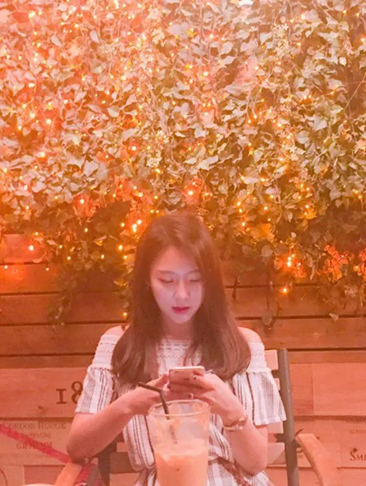 “Henry orang yang memiliki pemikiran positif, dia (Henry) bilang banyak yang berkomentar tentang aku, tandanya aku sangat popular,” ucap Yewon melansir Sommpi. (Instagram/Yeee_kk)