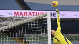 Unggul cepat, City semakin percaya diri. Bernardo Silva nyaris menggandakan keunggulan The Citizens. Namun, bola hasil sundulan Silva dari dalam kotak penalti masih bisa digagalkan kiper. (Foto: AP/Pool/Laurence Griffiths)