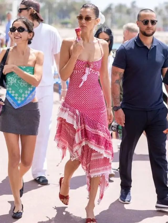 Bella Hadid Pakai Gaun Bermotif Keffiyeh di Cannes, Tegaskan Dukungan Buat Palestina