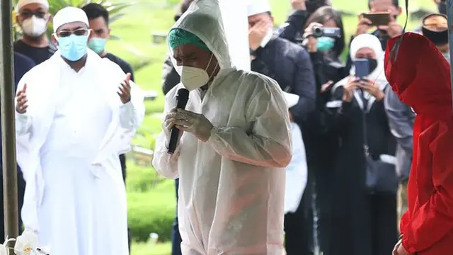 [Fimela] Pemakaman Rina Gunawan