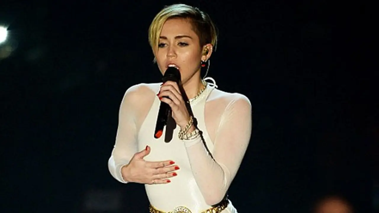 miley-cyrus-131111b.jpg