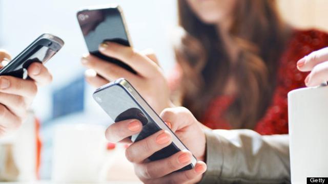 [Bintang] Ilustrasi Main Handphone