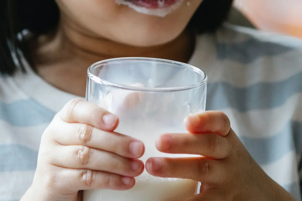 Ilustrasi Anak Minum Susu/ Pexels