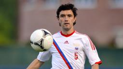 Yuri Zhirkov (Rusia) – Pemain gaek kedua diisi oleh pemain Zenith Saint Petersburg ini. Usianya saat ini 37 tahun dan pada bulan Agustus akan menginjak 38 tahun. Karirnya di tim nasional dimulai pada tahun 2004 bersama Timnas U21. (Foto: AFP/Fabrice Coffrini)