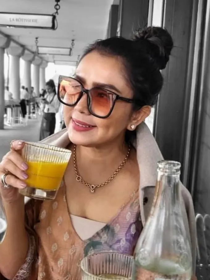 6 Potret Mayangsari Liburan ke Swiss, Tampil Elegan dengan Barang Branded