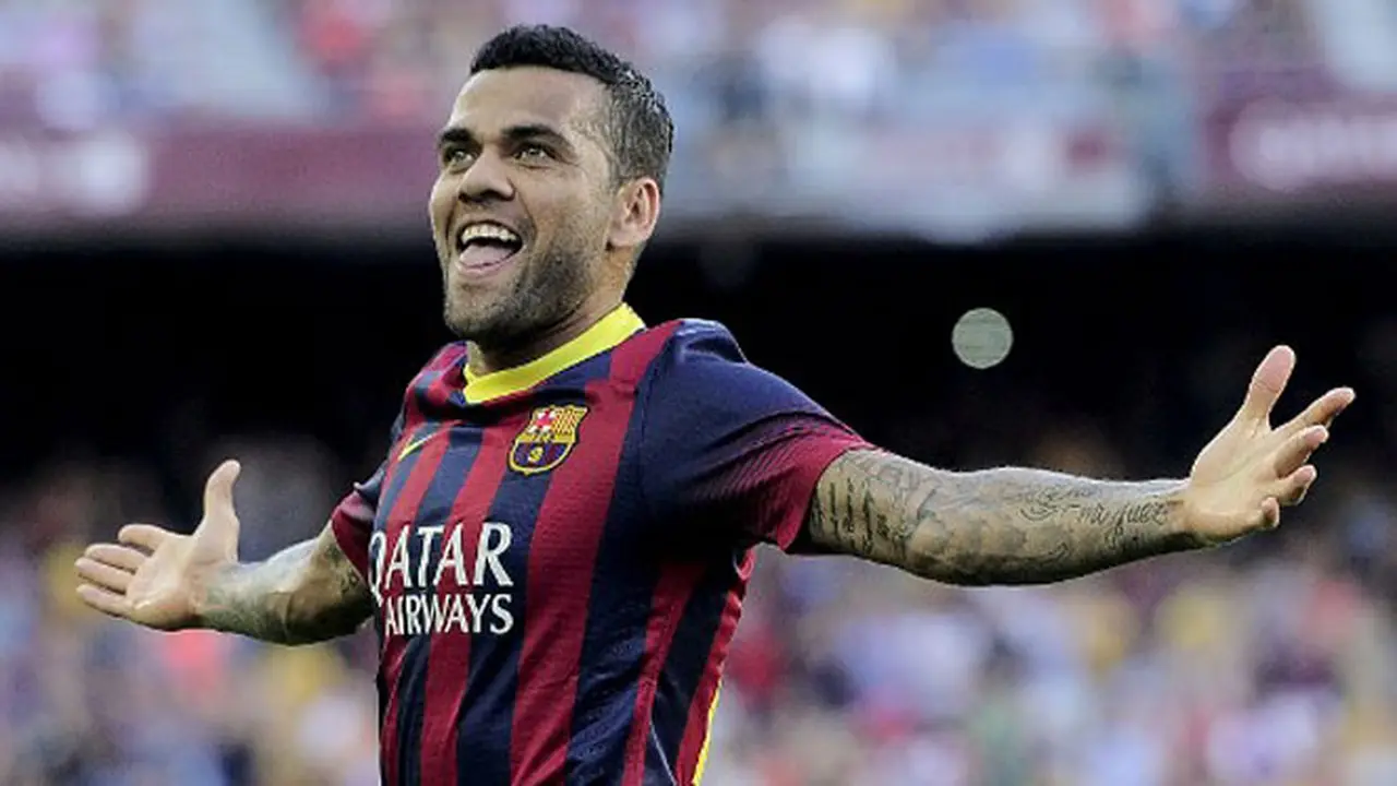 dani-alves-130908b.jpg