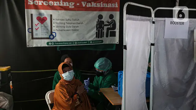 Vaksinasi Booster COVID-19 di Jakarta