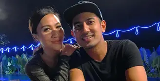 Rio Febrian terkenal sebagai penyanyi yang membawakan lagu-lagu bertema cinta. Setelah menjalin asmara selama 3 tahun dengan Sabria Kono, mereka pun menikah pada 3 Februari 2010 di Bangkok. (Foto: instagram.com/sabriakono)