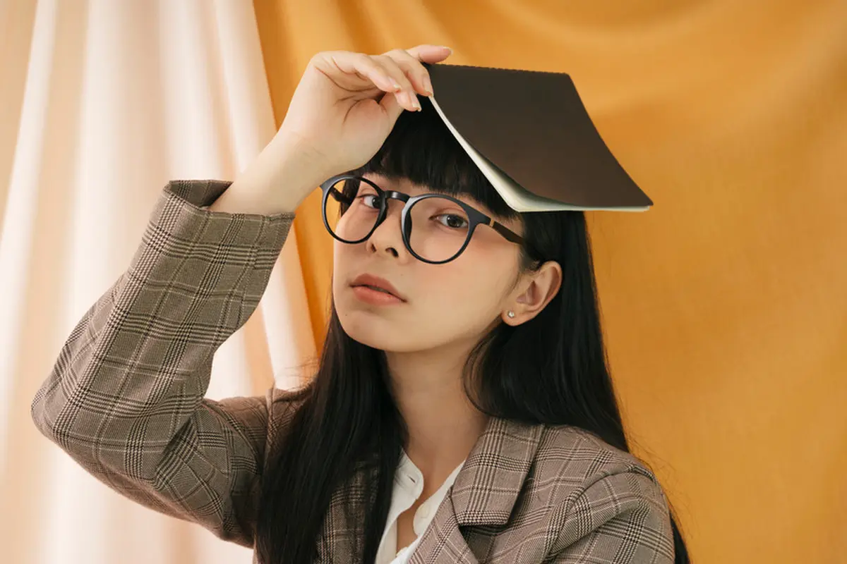 serius berpikir karier bekerja bingung