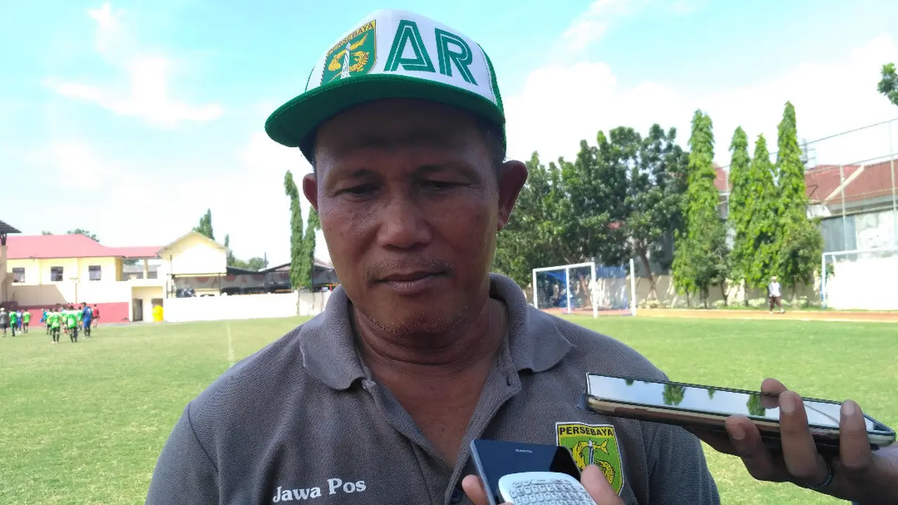 Asisten pelatih Ahmad Rosydin