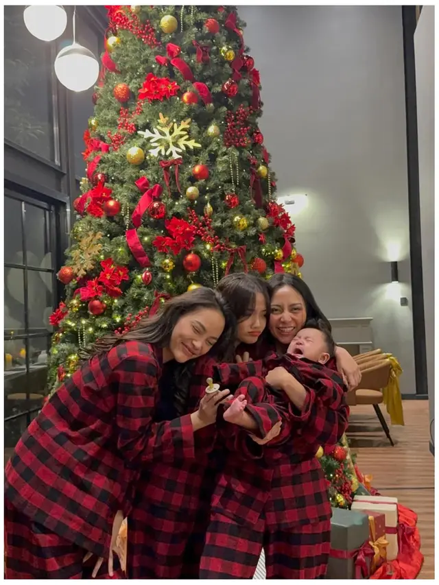 15 Gaya Artis Indonesia Rayakan Natal 2025, Sukacita Bersama Orang Terkasih