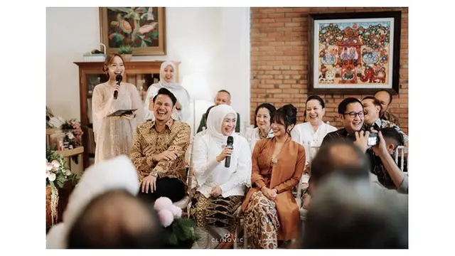 6 Potret Ikke Nurjanah dan Aldi Bragi Dampingi Adira Kania di Momen Lamaran