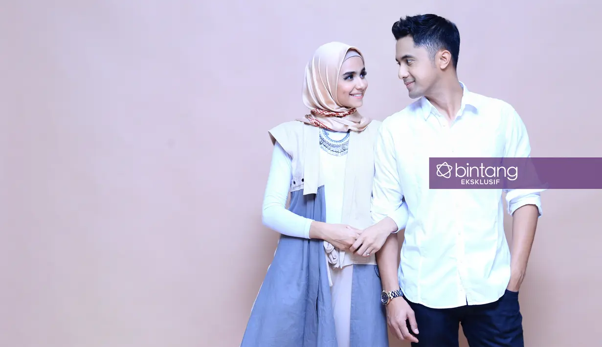 Ditengah kesibukannya, Hengky Kurniawan juga tetap mengosongkan waktu untuk anak dan istrinya. Begitu juga sang istri, selain mengurus anak, kuliah juga jualan online. (Adrian Putra/Bintang.com)