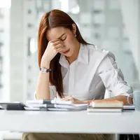 Ilustrasi perempuan bekerja/copyrightshutterstock/David Gyung