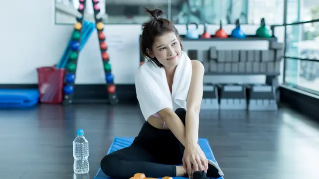 Tips Variasi Latihan Beban Ringan untuk Perempuan agar Tubuh Lebih Kuat dan Seimbang