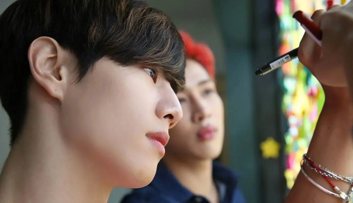 Seorang psikolog mengungkapkanjika Mark GOT7 merupakan tipe orang yang 13% introvert dan 2% ekstrovert. Ia juga merupakan orang yang bijaksana dan teliti. (Foto: koreaboo.com)