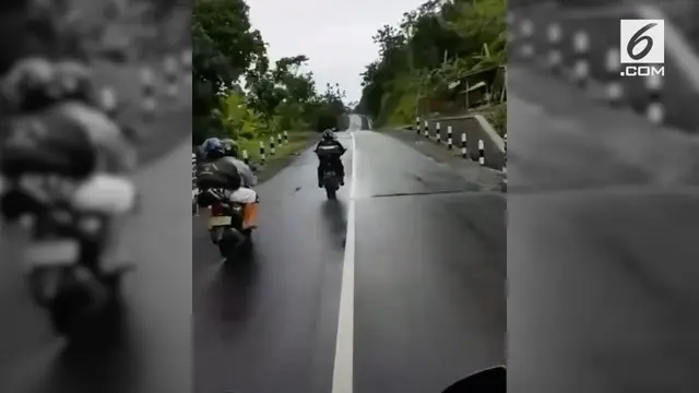 VIDEO: Detik-Detik Motor Masuk Jurang di Sukabumi