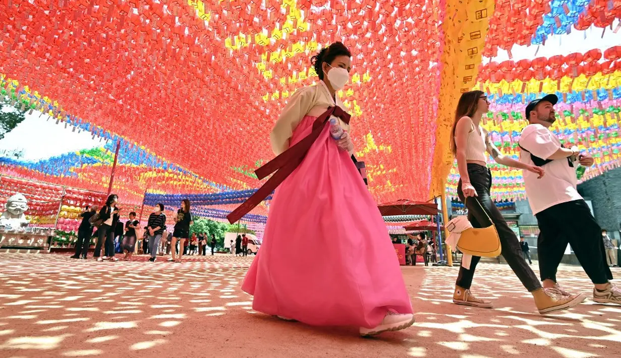 <p>Suasana Kuil Jogyesa yang berhias lentera teratai jelang perayaan ulang tahun Buddha. (Jung Yeon-je/AFP)</p>