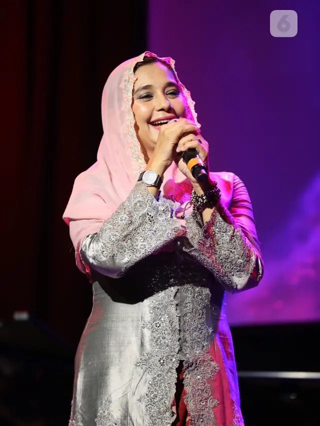 [Bintang] Ayu Azhari