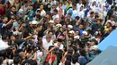Blusukan menjadi tren bagi para capres dan cawapres untuk menjaring massa yang akan ikut dalam pesta   demokrasi. Setelah Jokowi, Cawapress Hatta Radjasa juga menggunakan cara blusukan  (Liputan6.com/Johan Tallo)