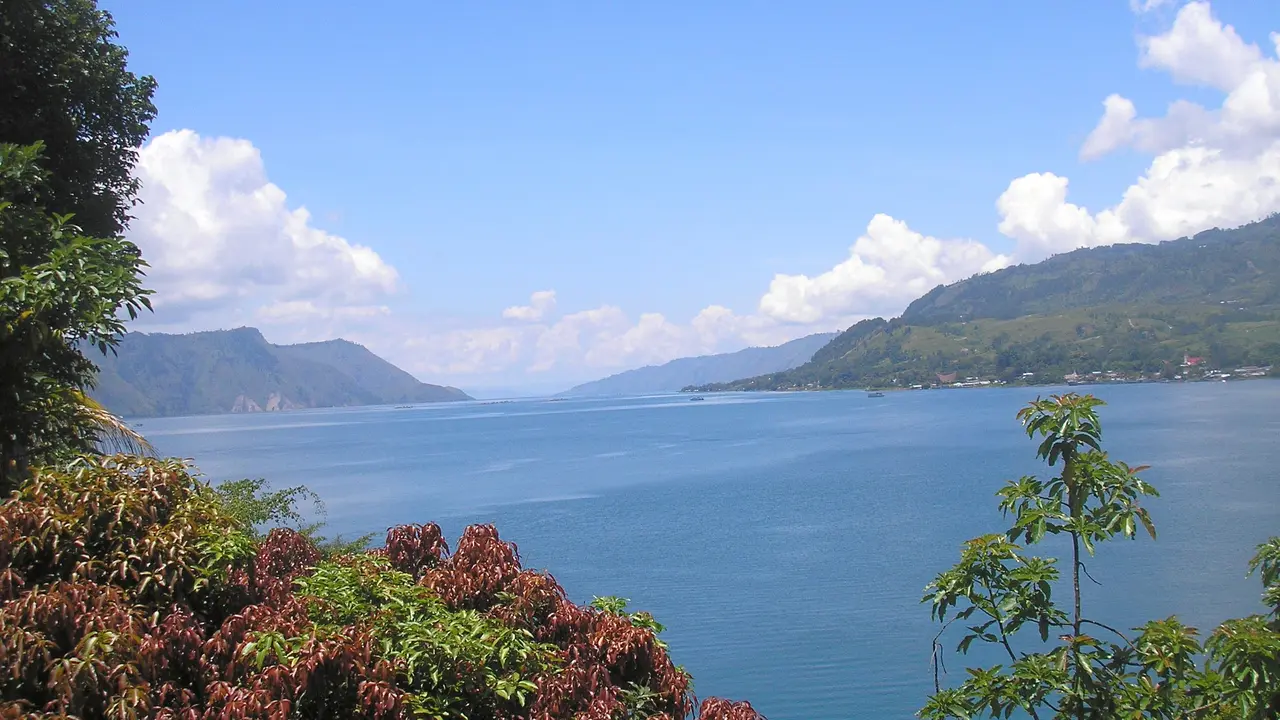 Pemandangan Danau Toba dari Pulau Samosir