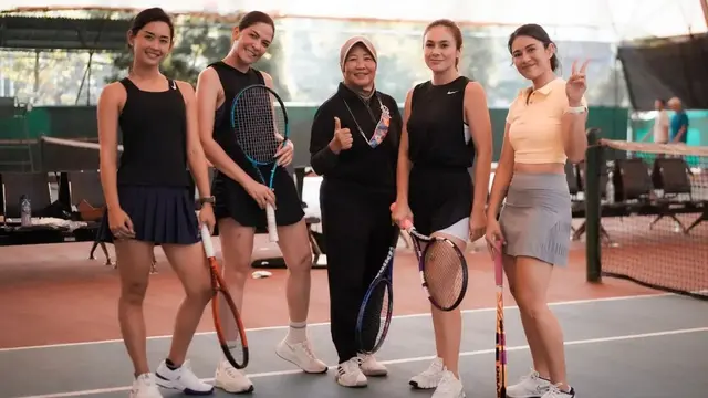 Kompak Bareng Shalom, Ini 7 Potret Wulan Guritno Saat Main Tenis