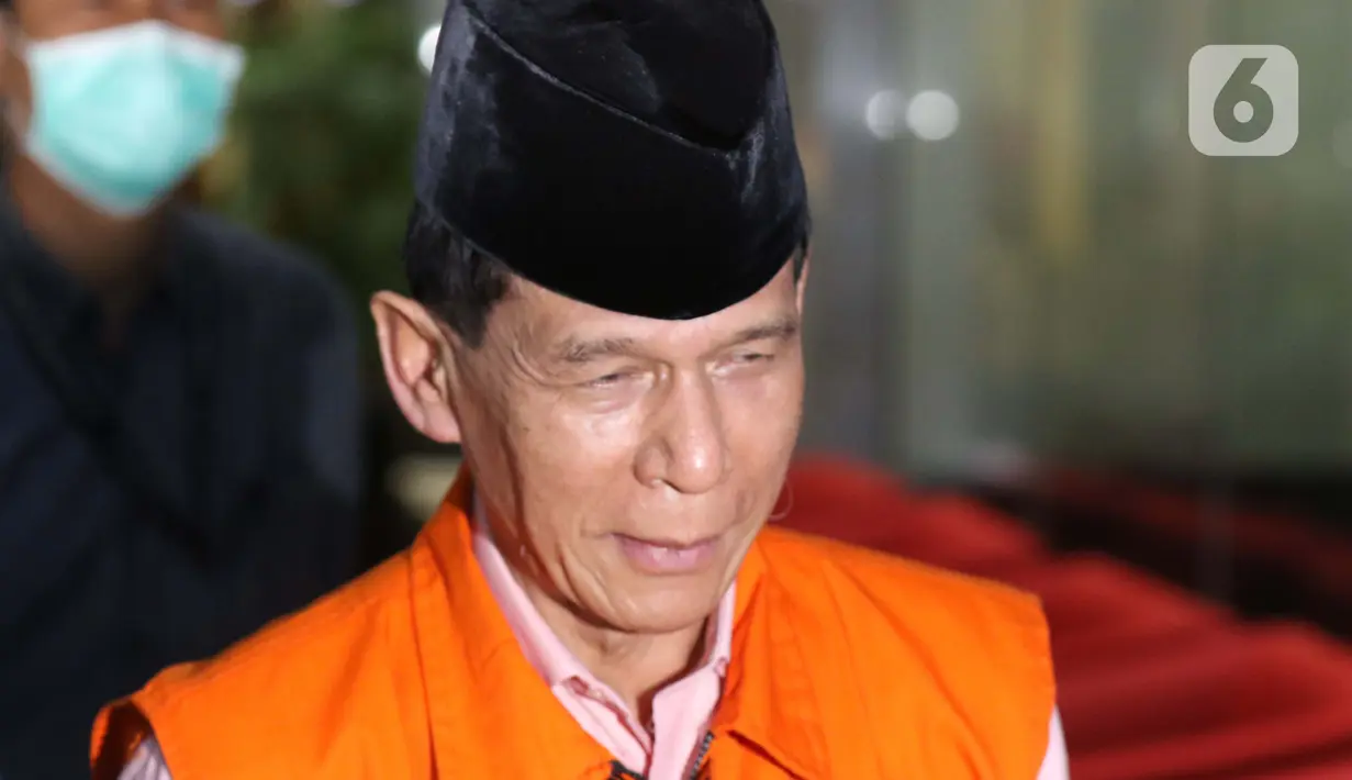 Mantan Anggota Badan Pemeriksa Keuangan (BPK), Rizal Djalil memberi keterangan usai rilis penahanan di Gedung KPK, Jakarta, Kamis (3/12/2020). Rizal merupakan tersangka penerima suap proyek Sistem Penyediaan Air Minum di Kementerian PUPR. (Liputan6.com/Helmi Fithriansyah)