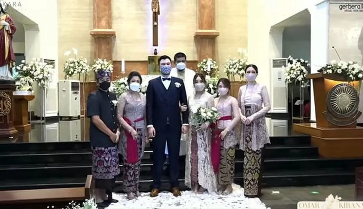 Pernikahan kakak perempuan Dita, Kirana Karang dilangsungkan di Gereja Katolik Santo Antonius, Padua, Kotabaru, Yogyakarta pada Sabtu (7/8). (YouTube/Kirana Karang)