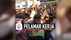 ANTREAN PELAMAR KERJA PENUH SESAK, SAMPAI TERINJAK-INJAK