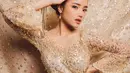Lewat bidikan fotografer Aldo Sinatra, pemeran “Bukan Cinderella” ini tampil berbeda dalam balutan gaun pengantin. Foto: Instagram/fuji_an/laviennawedingallery.