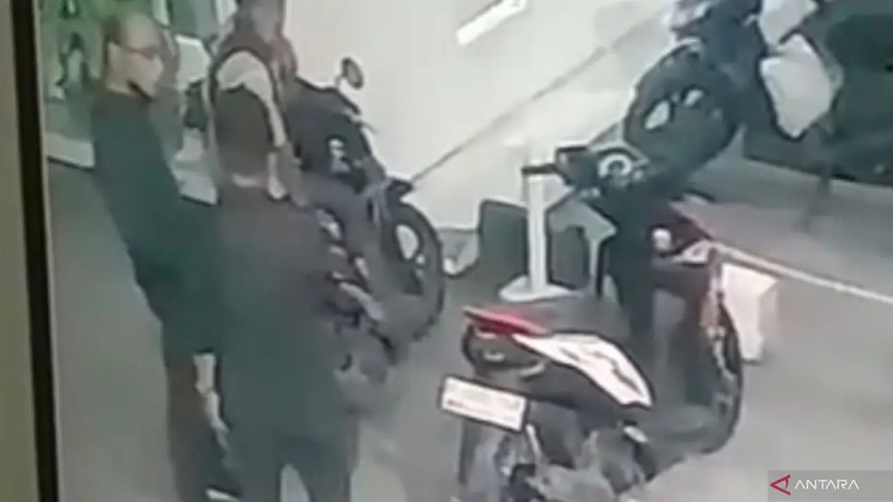 Pria Ngaku Kasat Narkoba Polda Metro Jaya Tipu Pengemudi Ojol