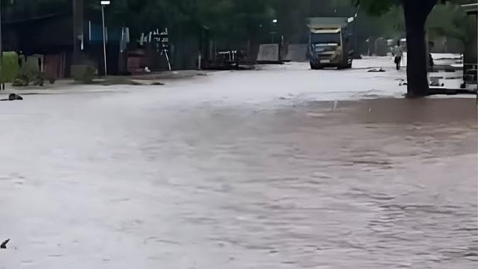 Bencana di Lereng Tambora, Air Meluncur Deras dari Pegunungan Merendam 23 Rumah