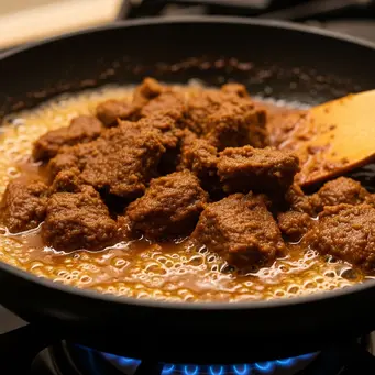 Rendang Frozen dengan Bumbu Asli Minang/ Ilustrasi gambar oleh AI