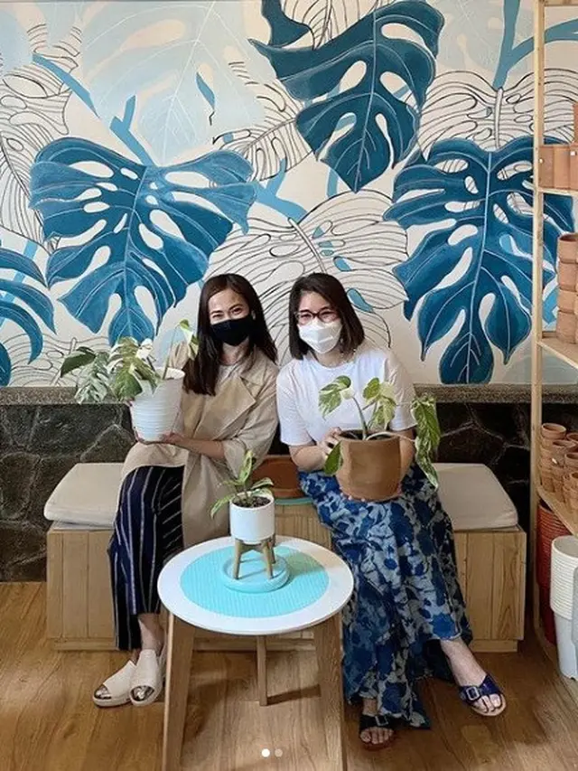 7 Potret Persahabatan Ersa Mayori dan Novita Angie, Kompak Banget
