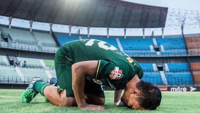 Gaya Selebrasi Pemain Persebaya Rayakan Runner-up Liga 1 2019