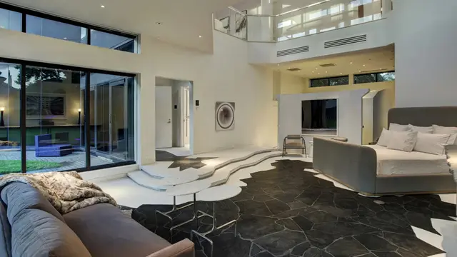Rumah Unik Berbentuk Helm Darth Vader