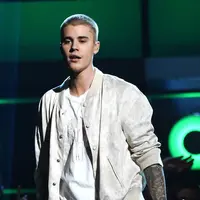 Melalui sebuah tanda tagar #justinssextapeleakedparty pasangan muda itu kembali menjadi perbincangan netizen. Bahkan menjadi trending topic dalam media sosial twitter itu. (AFP/Bintang.com)