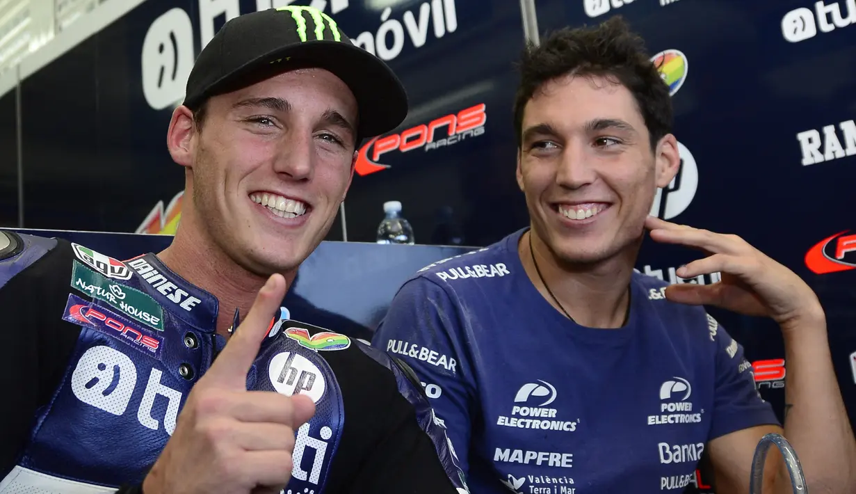 Pol dan Aleix Espargaro. Pol Espargaro, 30 tahun, berusia 2 tahun lebih muda dari Aleix Espargaro. Aleix, sang kakak 5 tahun lebih dulu memulai karier di balapan kelas dunia. Pada tahun 2014 keduanya sama-sama berlomba di MotoGP, dan menjadi debut Pol Espargaro di MotoGP. (AFP/Javier Soriano)