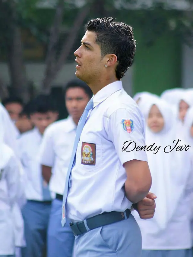 6 Editan Foto Cristiano Ronaldo Jika Bekerja di Indonesia Ini Bikin Ketawa Geli