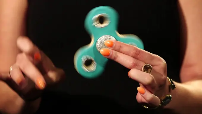 [Bintang] Sekarang Fidget Spinner Ada yang Bisa Dimakan Lho!