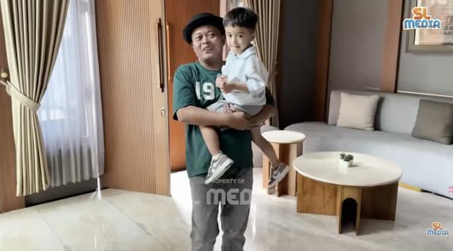Potret Fasad Depan Rumah Sule/Youtube/SL Media