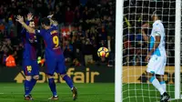 Luis Suarez merayakan gol ke gawang Deportivo La Coruna pada pertandingan lanjutan La Liga, di Stadion Camp Nou, Senin (18/12/2017). (AP/Manu Fernandez).