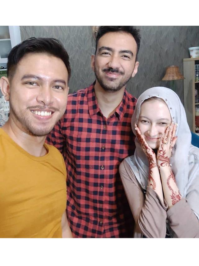 5 Potret Terbaru Reza D'Academy dan Istri Usai Menikah, Makin Romantis
