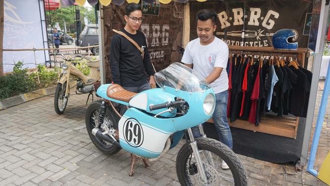 Gibran dan motor kustomnya. (Liputan6.com/Fajar Abrori)