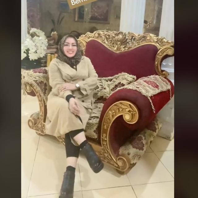 Viral Usai Demo di DPR dengan Gaya Glamor, Kades Wiwin Terpantau Punya Koleksi Tas 1 Lemari.